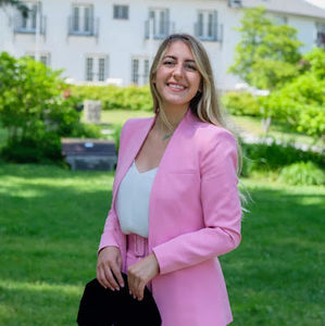 Meet your Posher, Lori